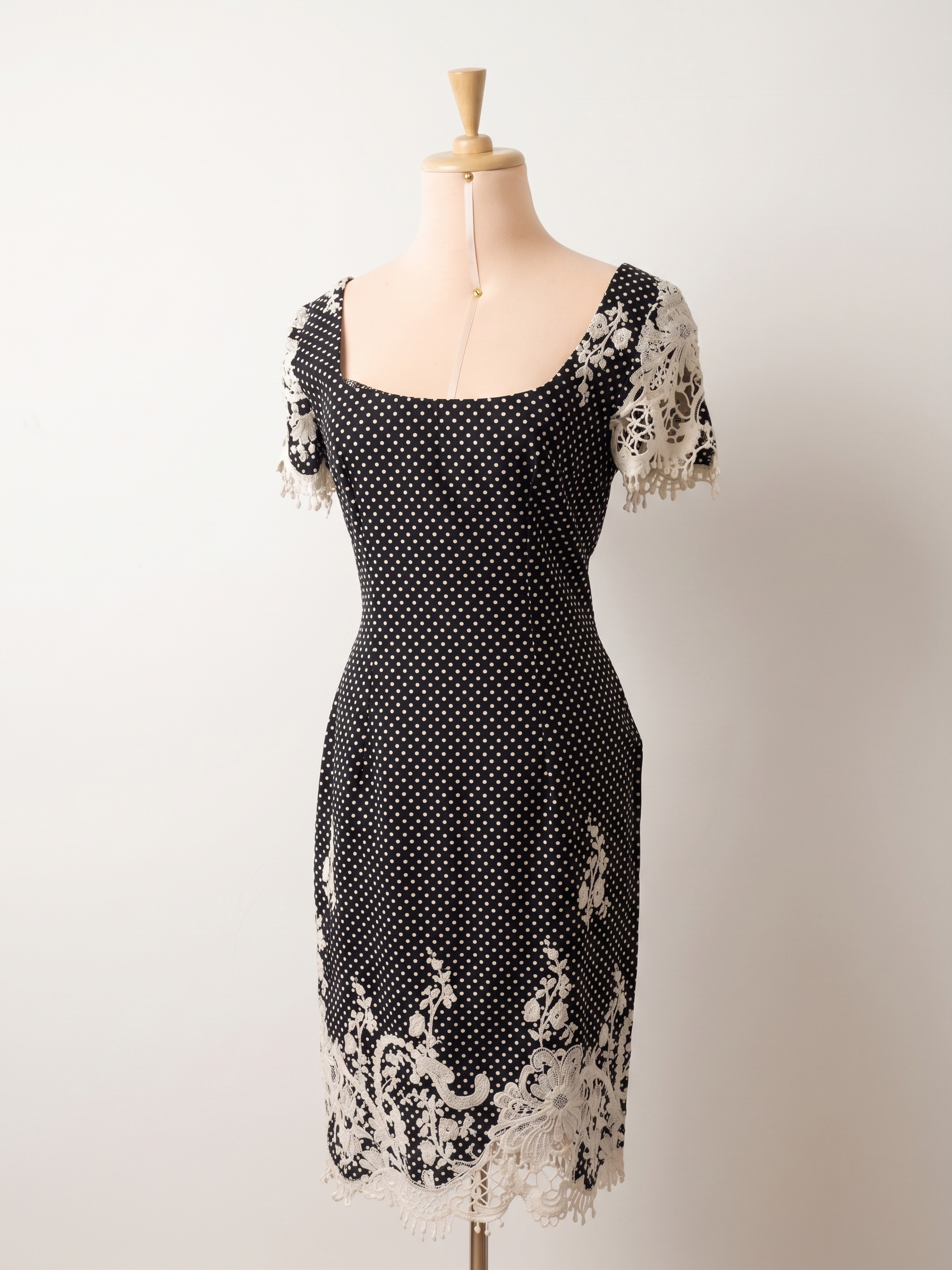 Vestito Pois con Pizzo